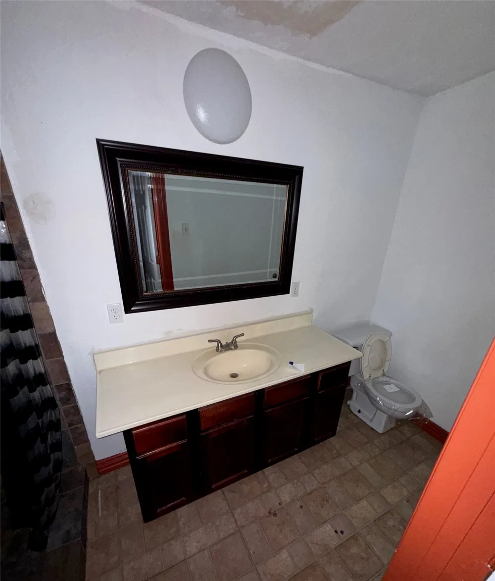 648 S Center Street Buffalo, TX 75831
