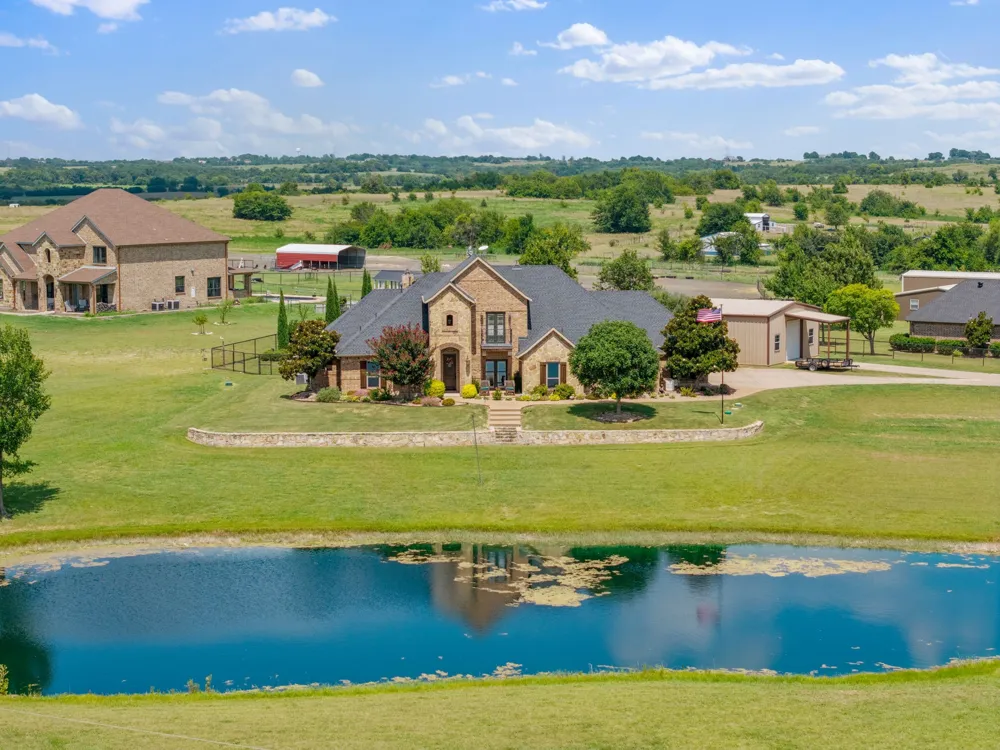 17155 County Road 605 Farmersville, TX 75442