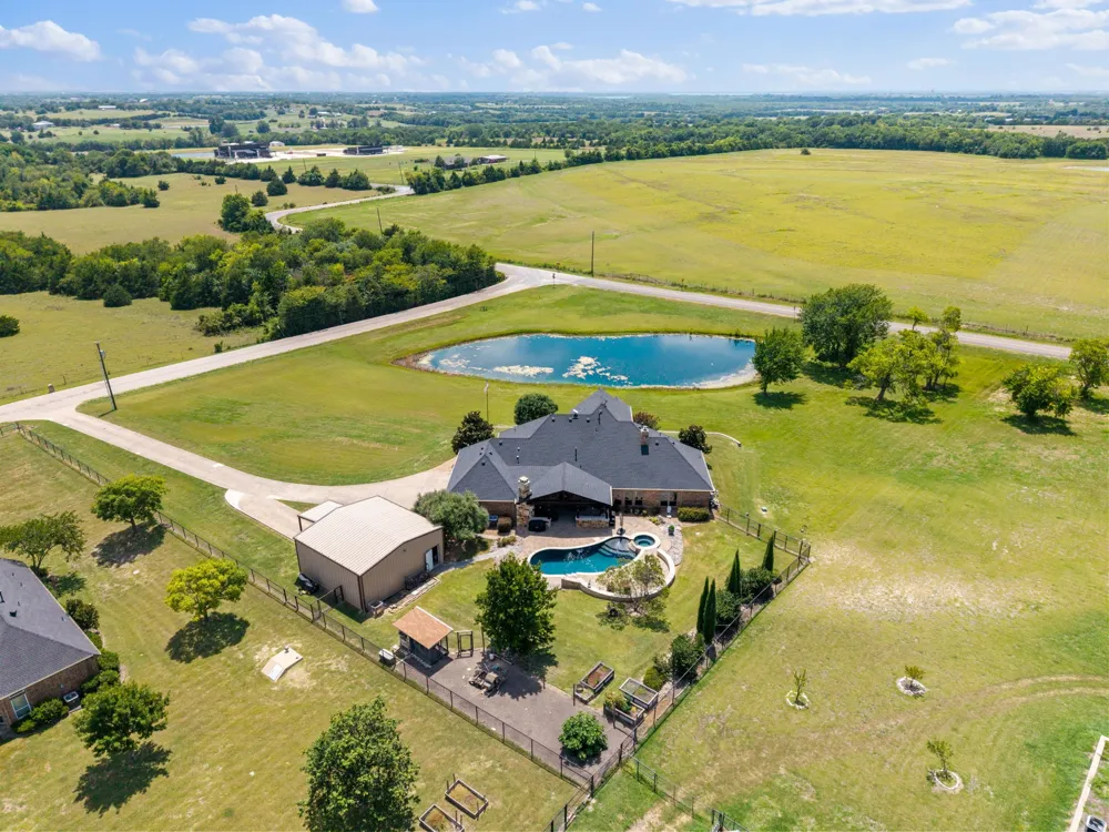 17155 County Road 605 Farmersville, TX 75442