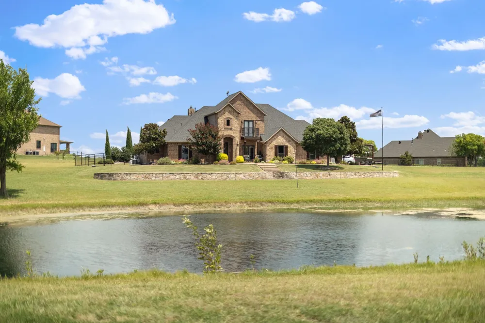 17155 County Road 605 Farmersville, TX 75442
