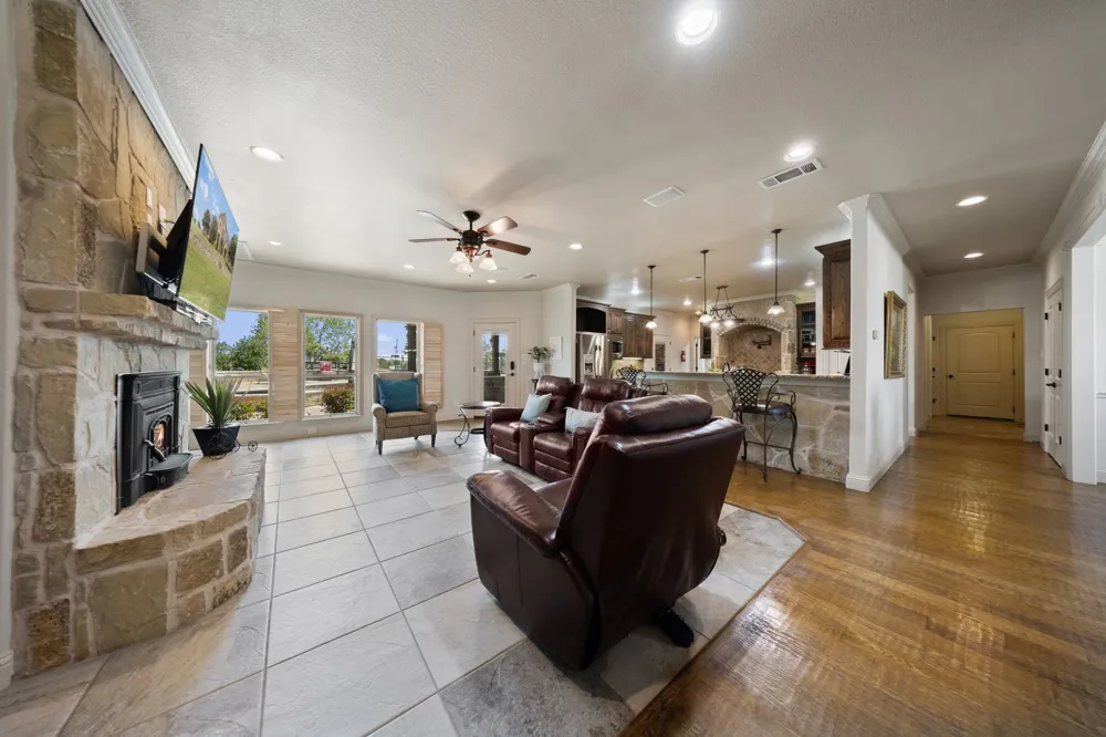 17155 County Road 605 Farmersville, TX 75442
