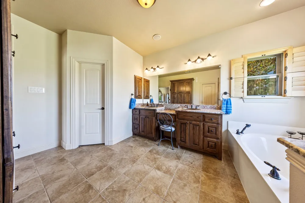 17155 County Road 605 Farmersville, TX 75442