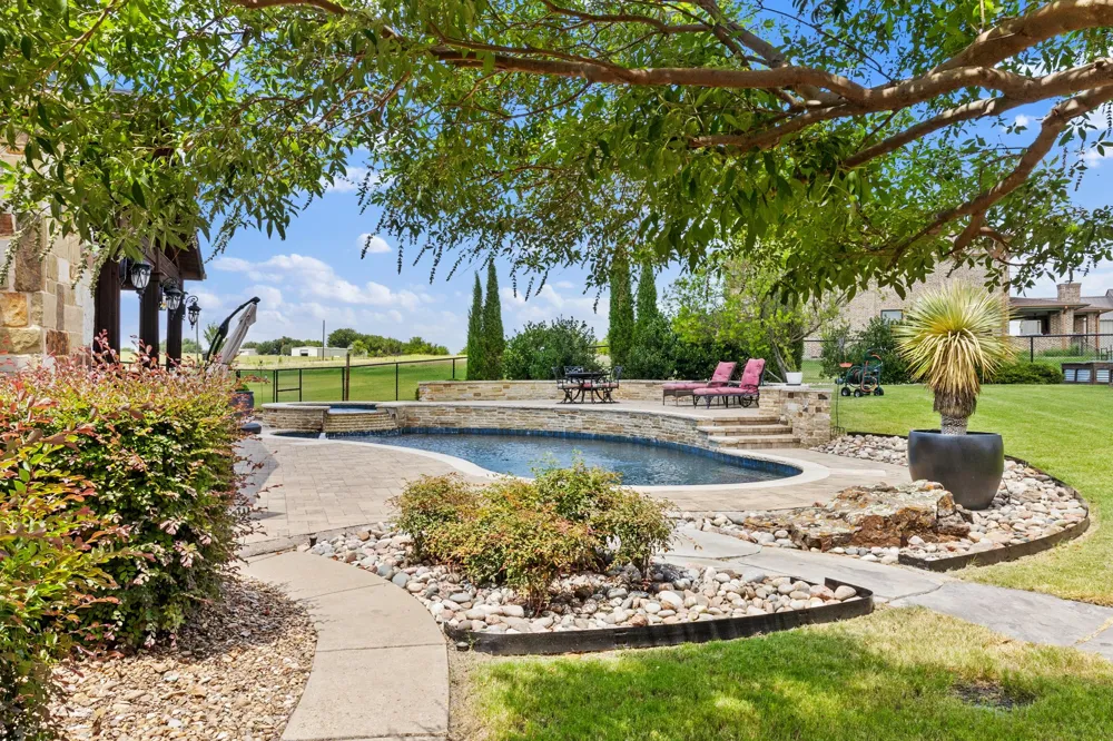 17155 County Road 605 Farmersville, TX 75442
