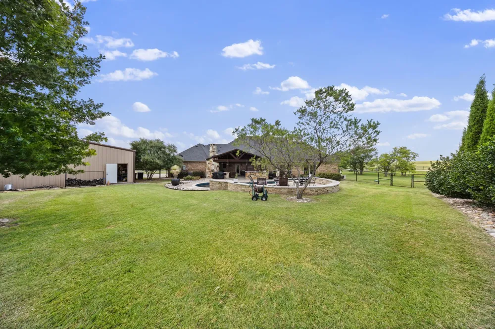 17155 County Road 605 Farmersville, TX 75442
