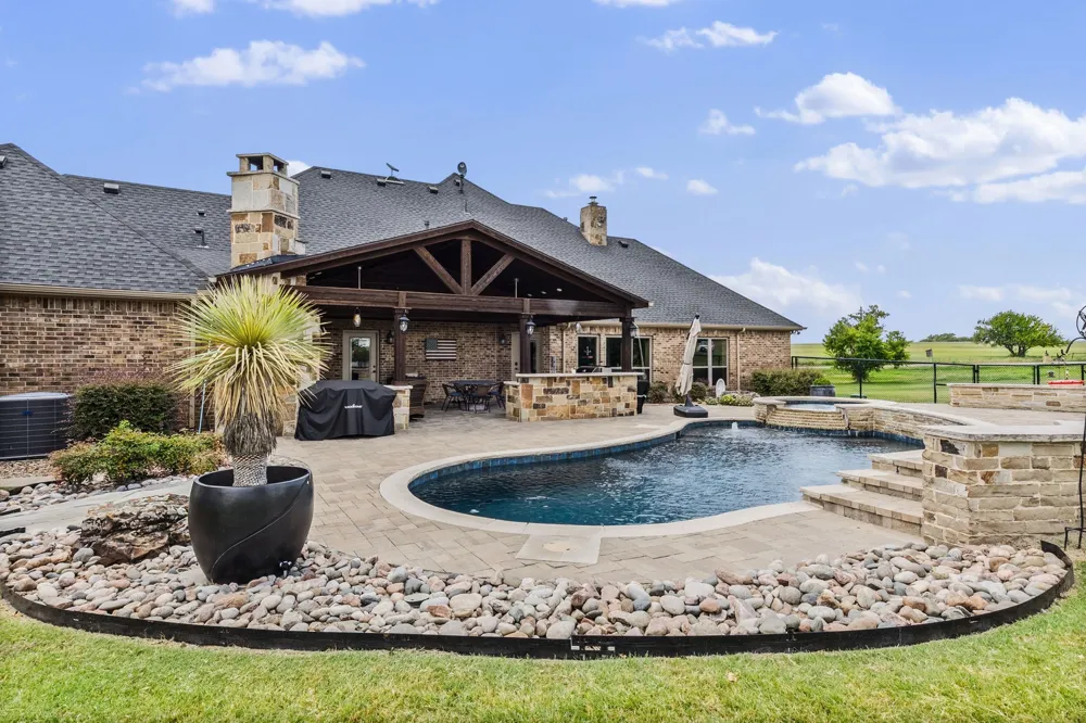 17155 County Road 605 Farmersville, TX 75442