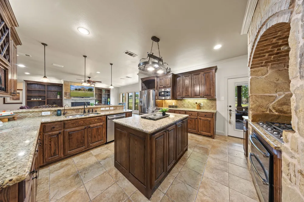 17155 County Road 605 Farmersville, TX 75442