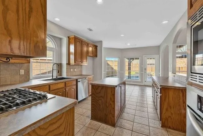 9102 Hogan Drive Rowlett, TX 75089