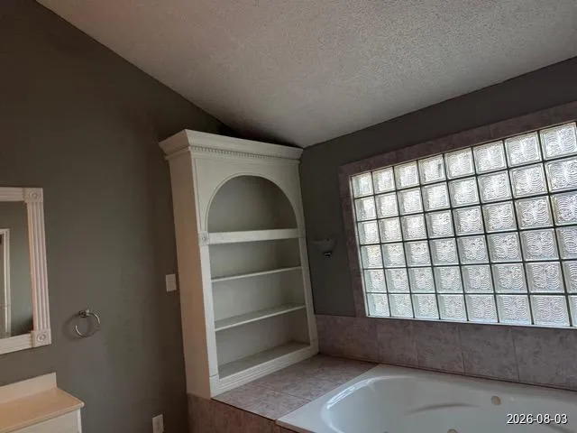 9304 Pine Village San Antonio, TX 78250