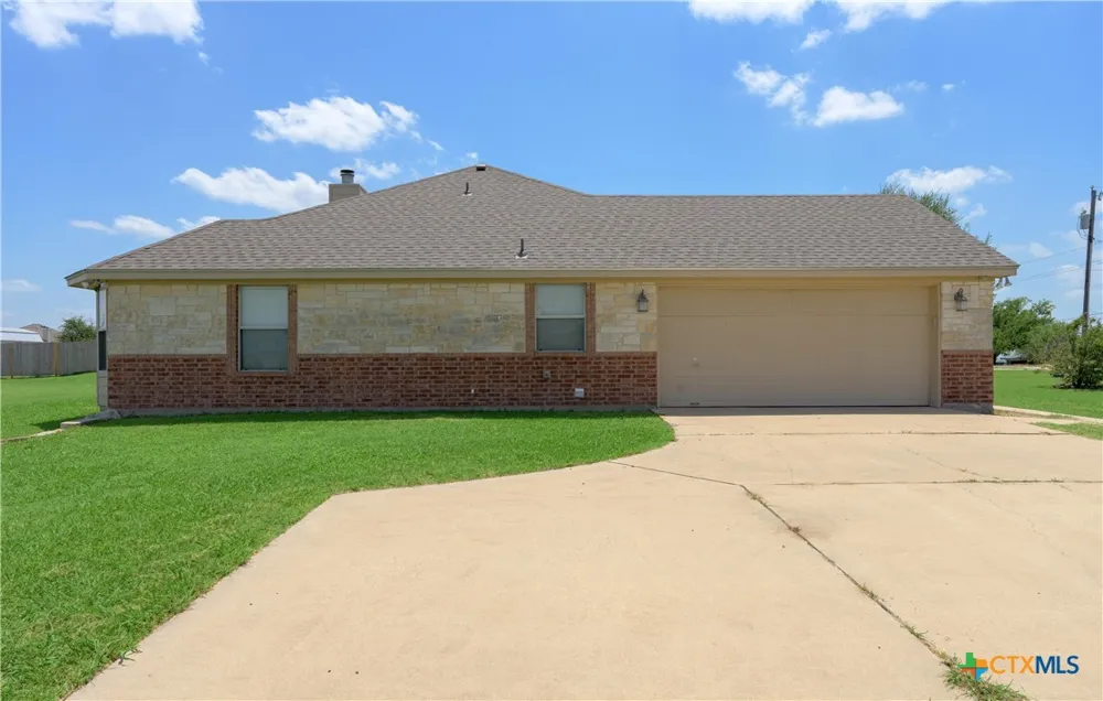 8407 Shaw Road Rogers, TX 76569