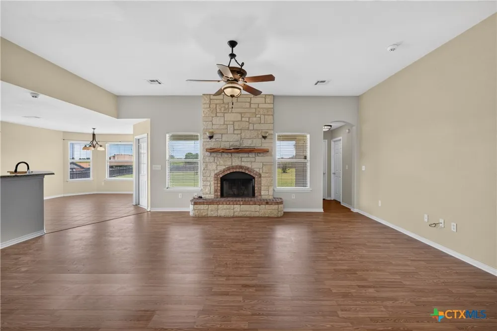 8407 Shaw Road Rogers, TX 76569
