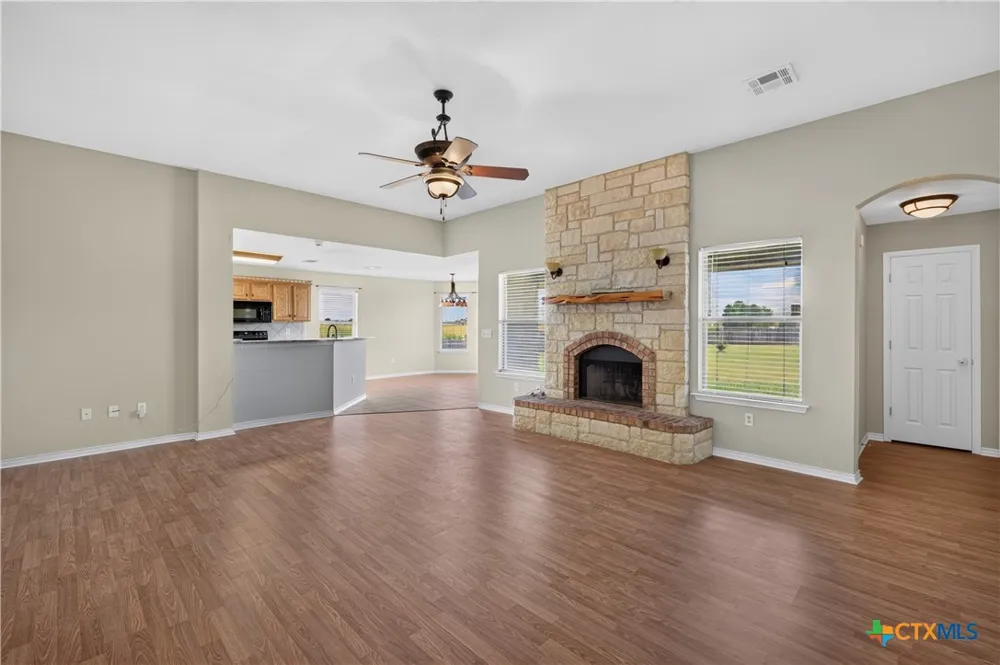 8407 Shaw Road Rogers, TX 76569