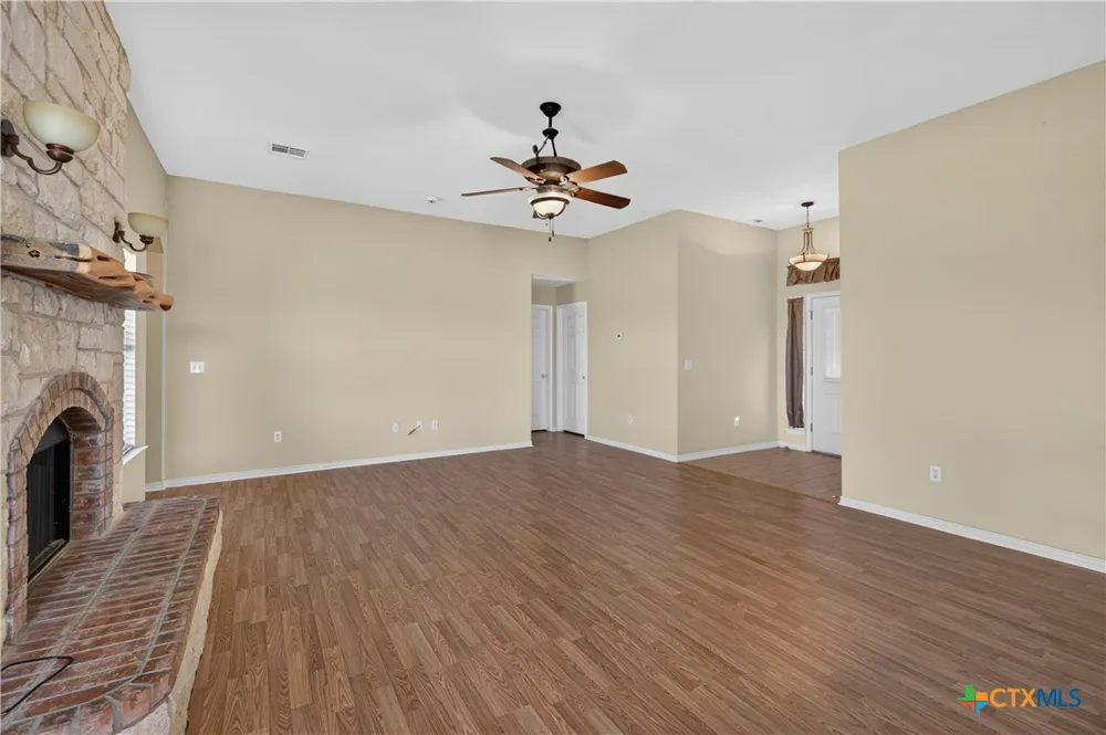 8407 Shaw Road Rogers, TX 76569