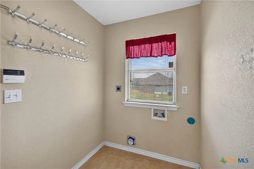 8407 Shaw Road Rogers, TX 76569
