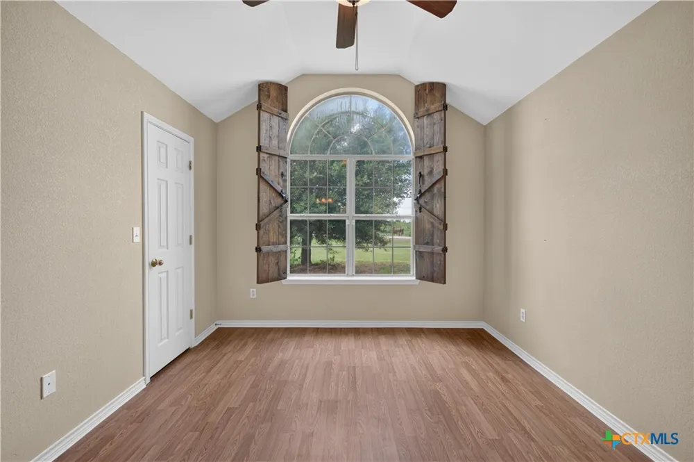 8407 Shaw Road Rogers, TX 76569