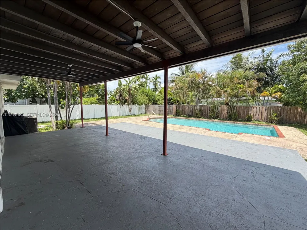 801 Albatross St Miami Springs, FL 33166