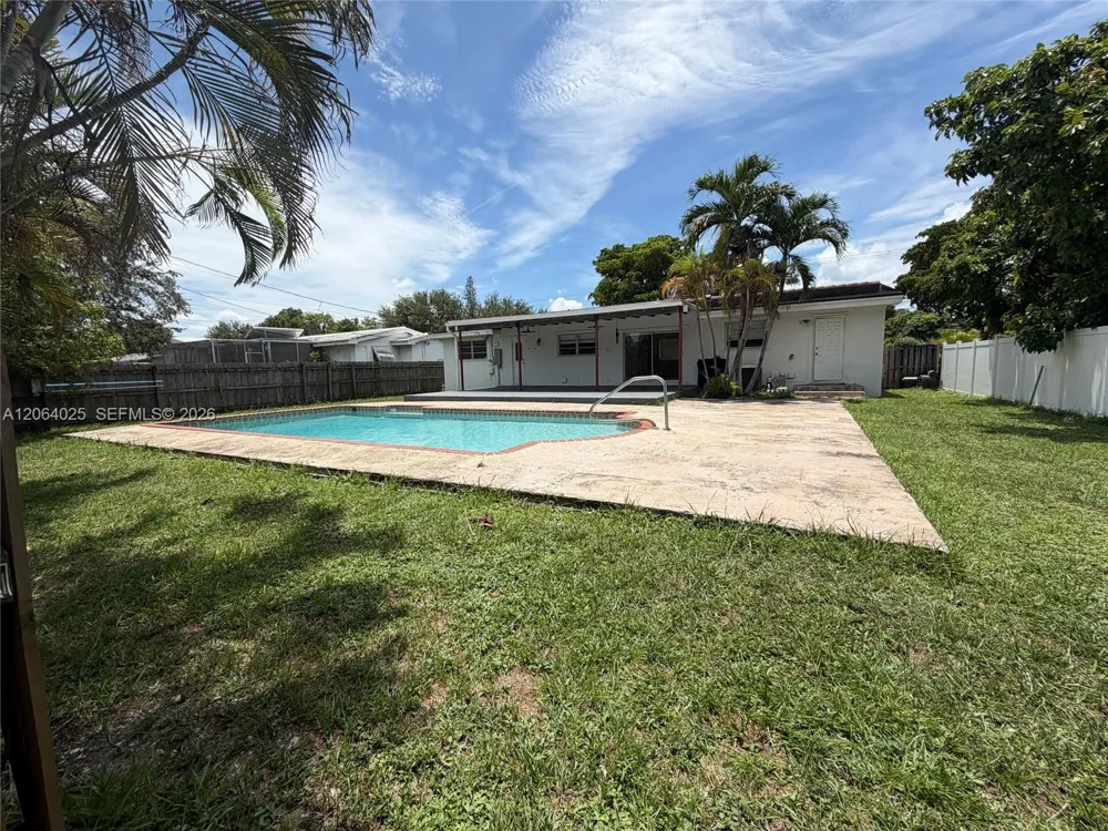 801 Albatross St Miami Springs, FL 33166
