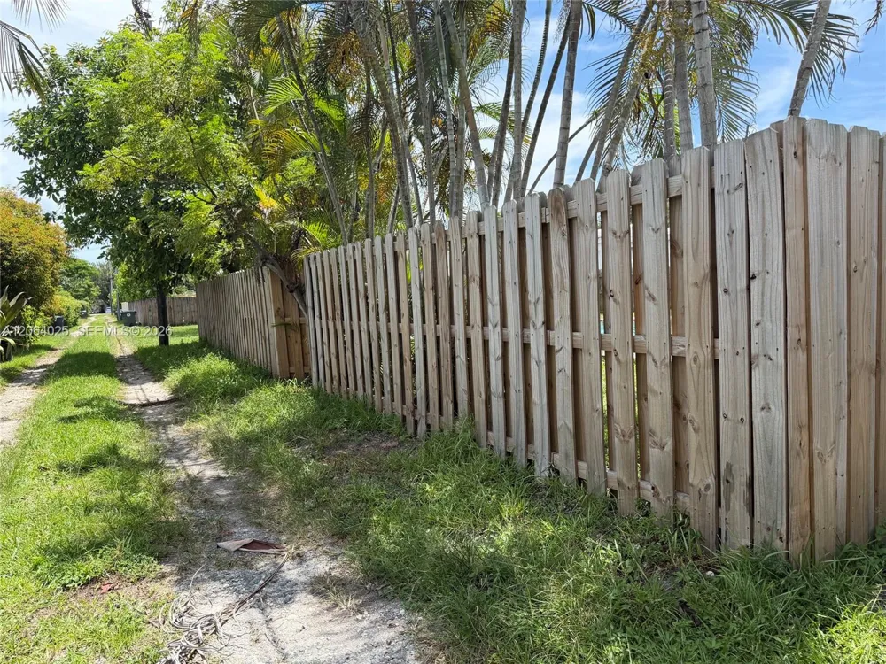 801 Albatross St Miami Springs, FL 33166