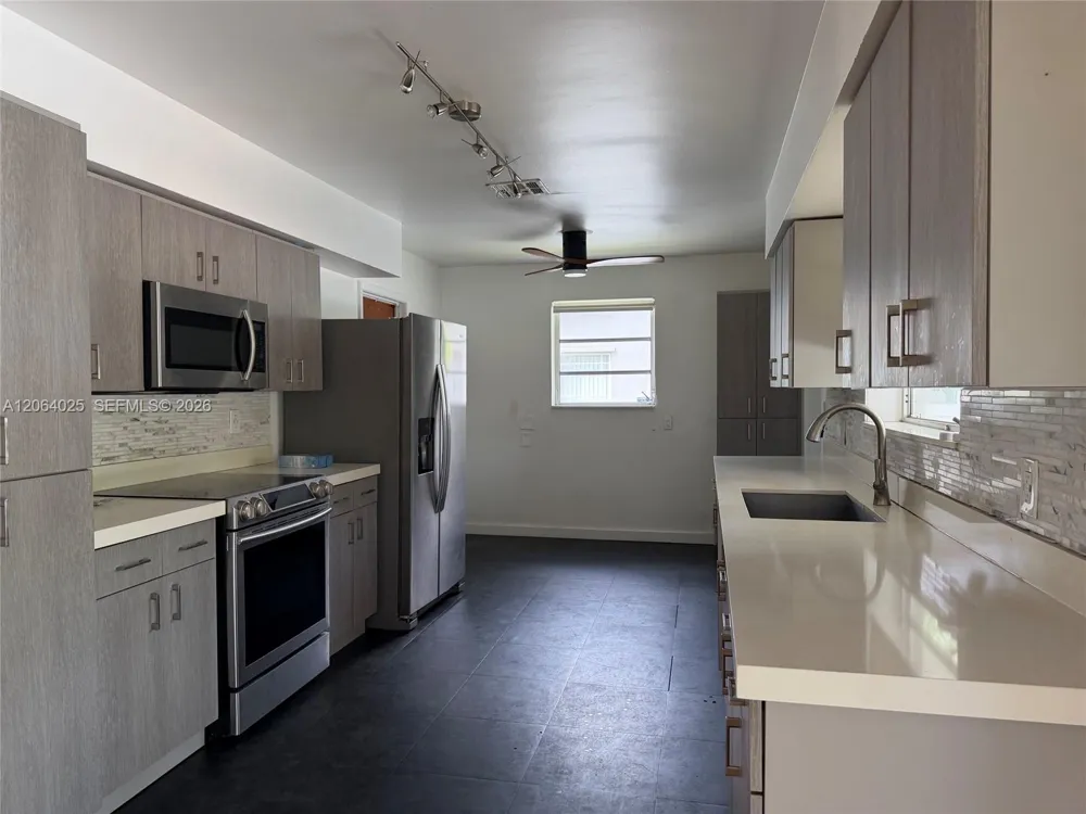 801 Albatross St Miami Springs, FL 33166