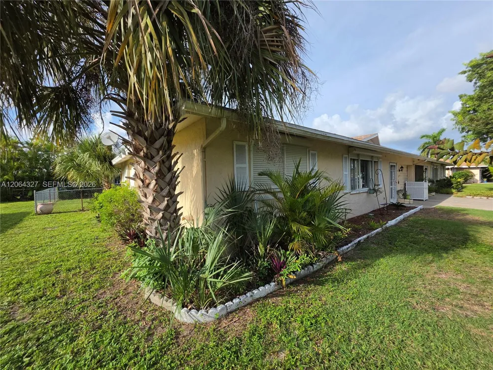 613 SE 46th Ter UNIT A-B Cape Coral, FL 33904