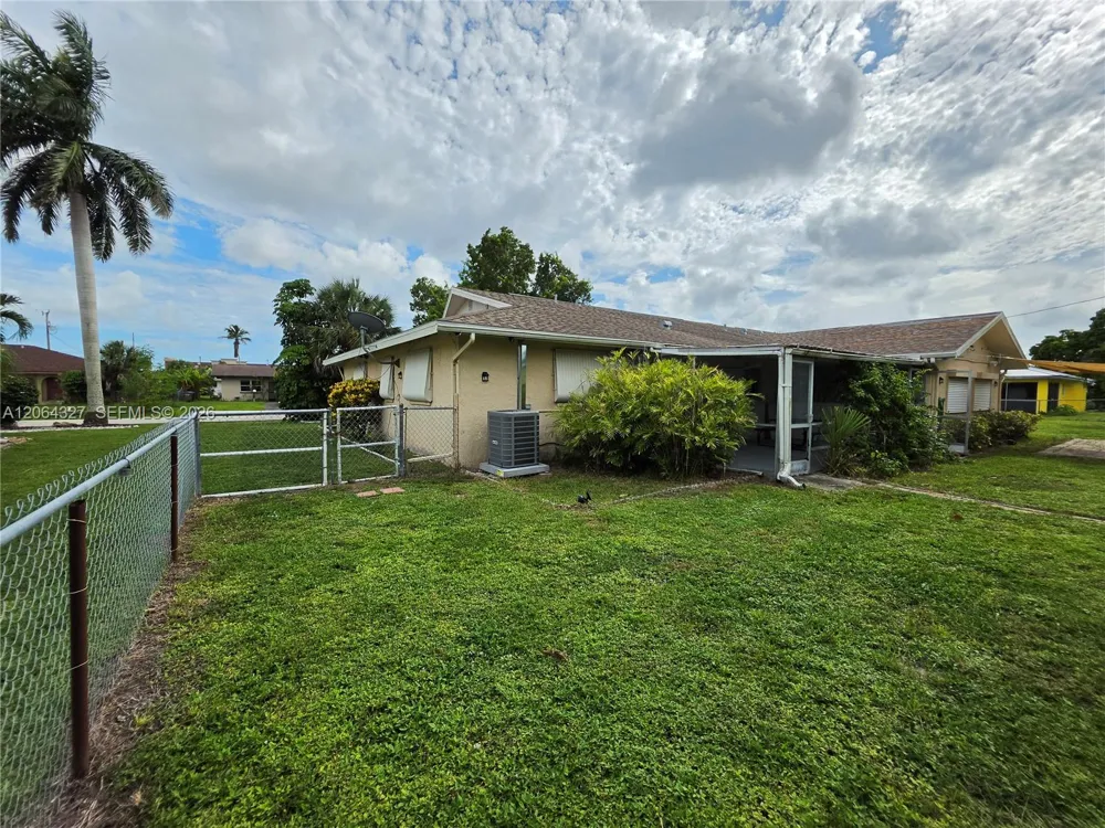 613 SE 46th Ter UNIT A-B Cape Coral, FL 33904
