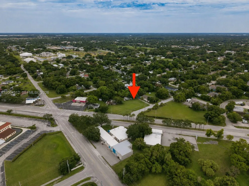 711 S 21st St Fort Pierce, FL 34950