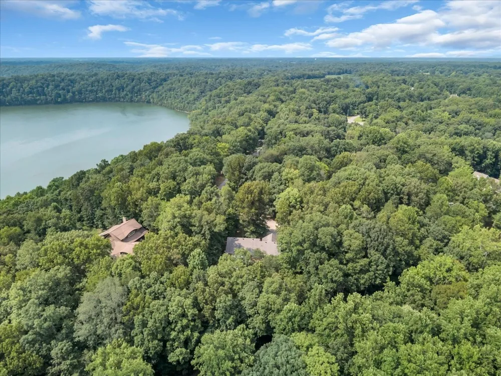 330 Fire Lake Dr Manchester, TN 37355