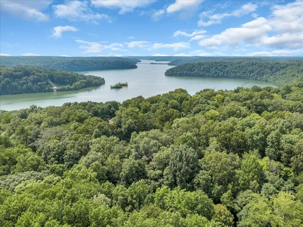330 Fire Lake Dr Manchester, TN 37355