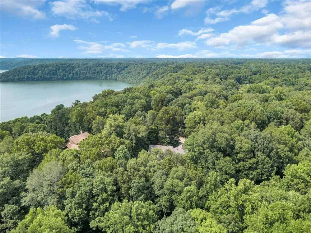 330 Fire Lake Dr Manchester, TN 37355