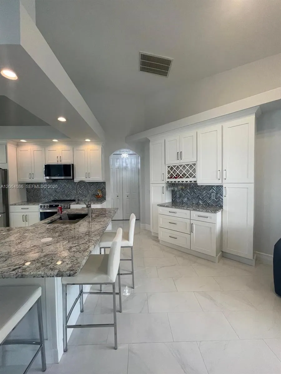 8268 S SOUTHWIND Fort Myers, FL 33908