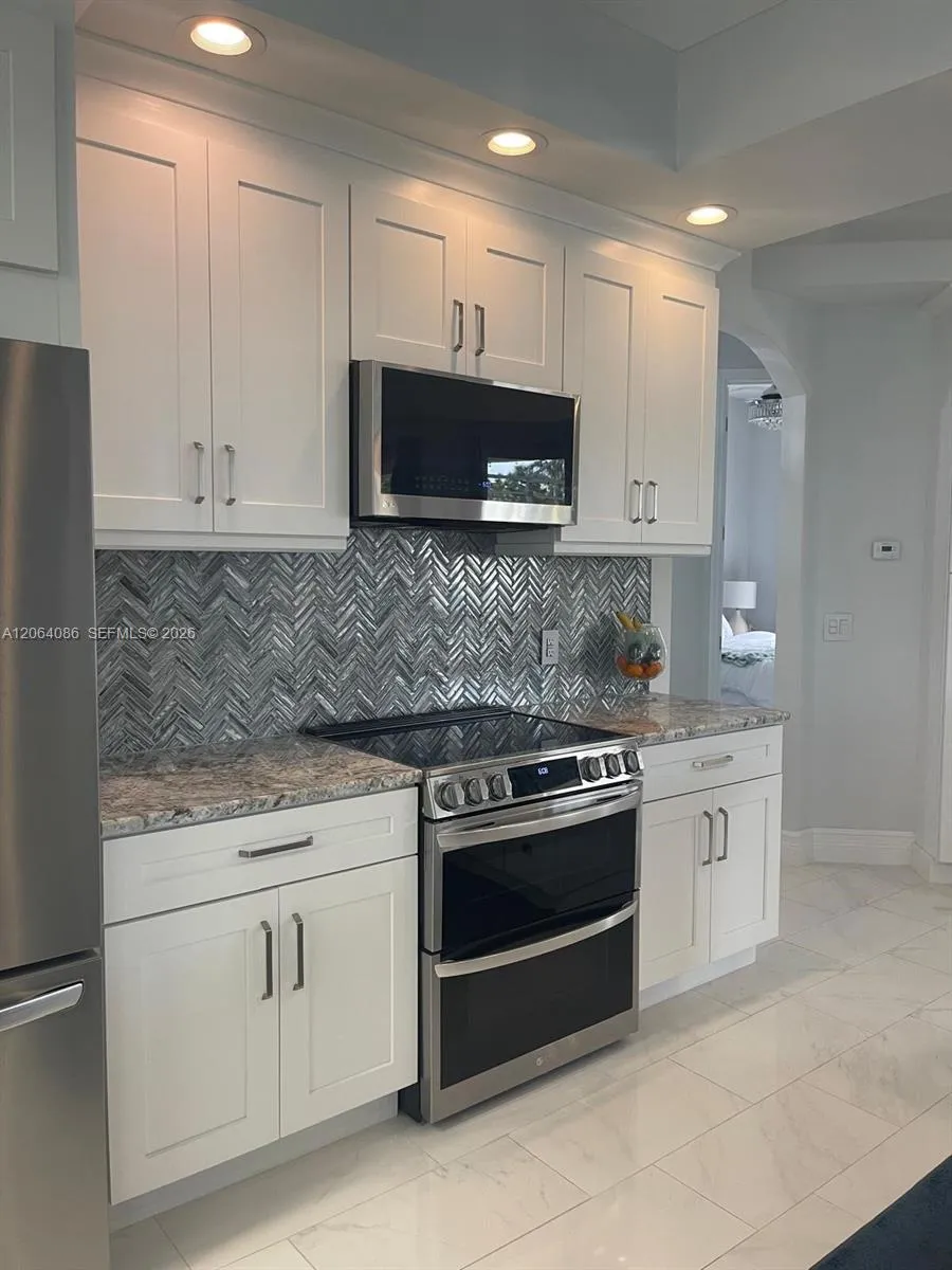 8268 S SOUTHWIND Fort Myers, FL 33908