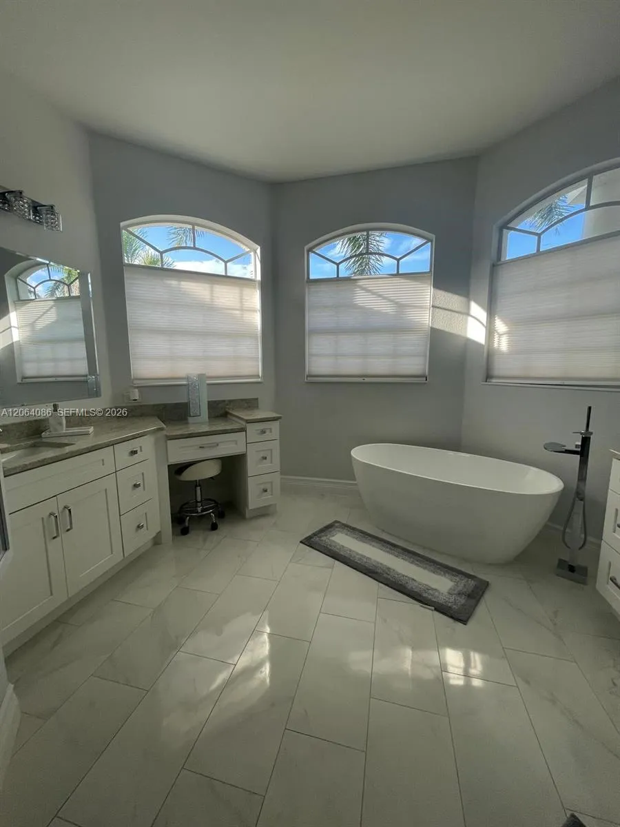 8268 S SOUTHWIND Fort Myers, FL 33908