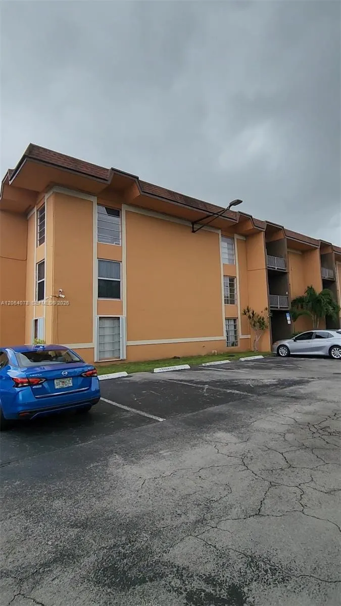 9405 SW 76th St #Y32 Miami, FL 33173