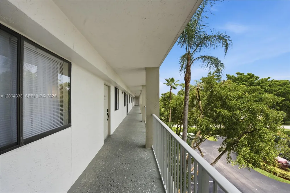 2240 Cypress Bend Dr #505 Pompano Beach, FL 33069