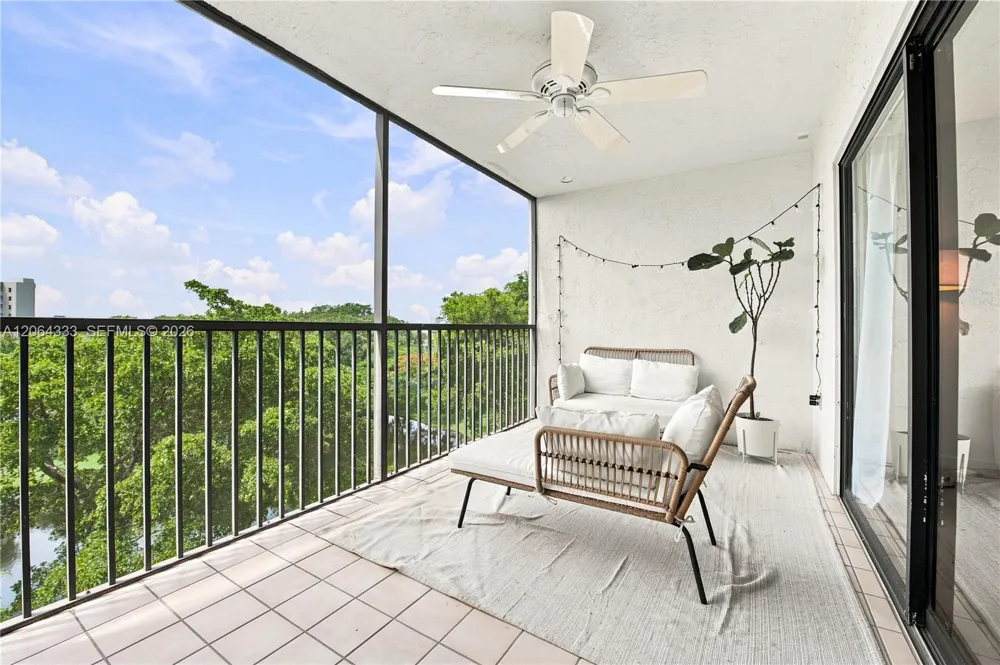 2240 Cypress Bend Dr #505 Pompano Beach, FL 33069