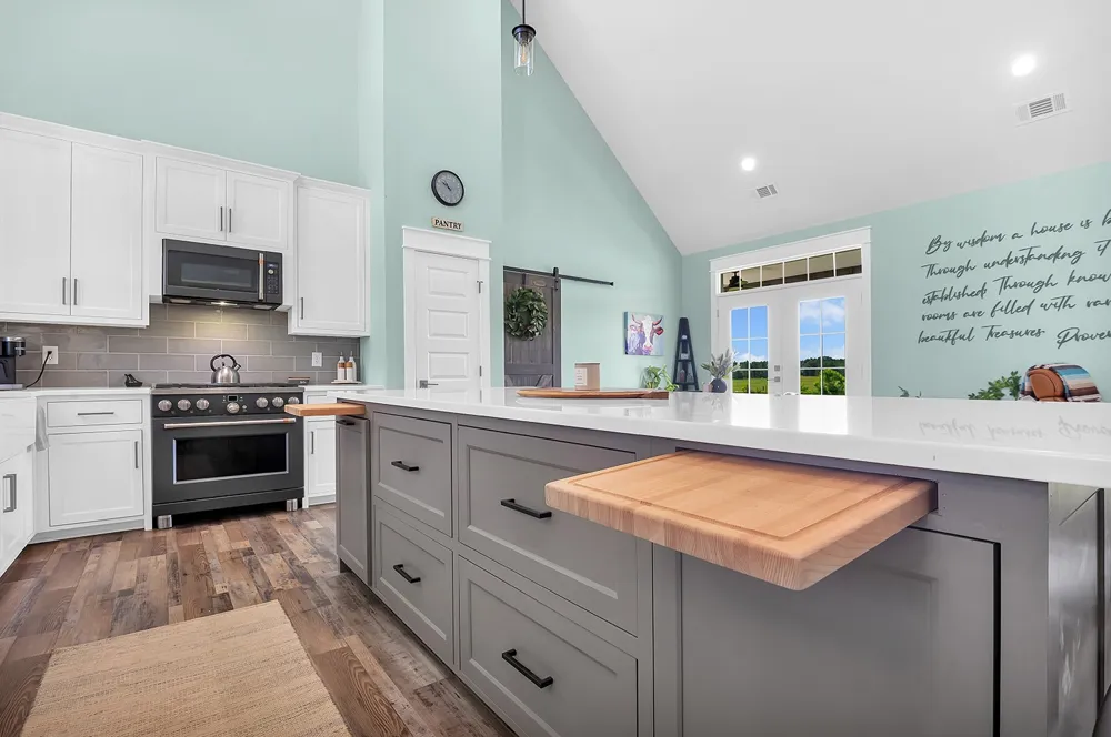 224 James King Road Zavalla, TX 75980