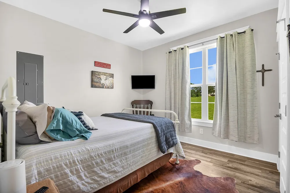224 James King Road Zavalla, TX 75980