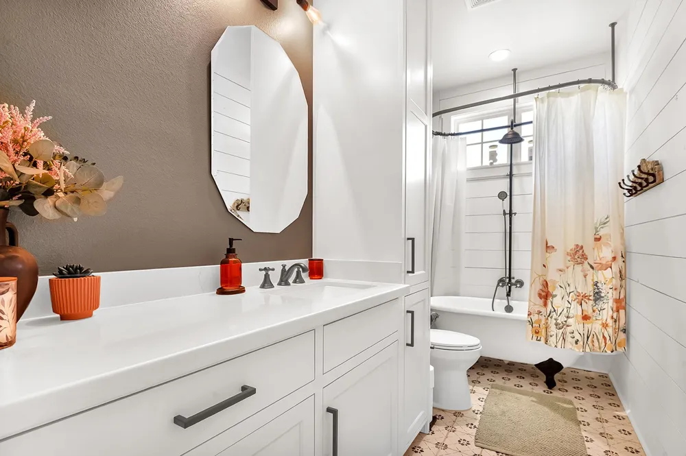 224 James King Road Zavalla, TX 75980