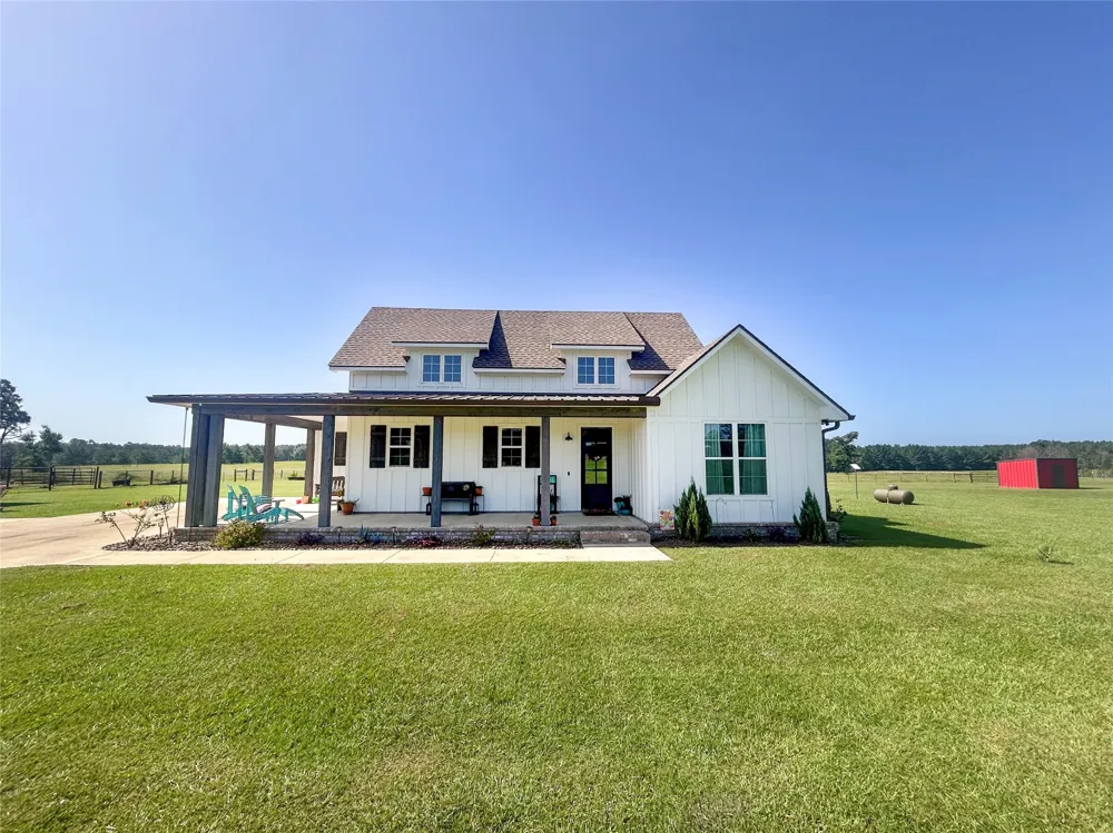 224 James King Road Zavalla, TX 75980