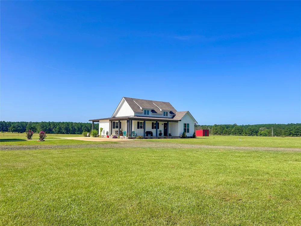 224 James King Road Zavalla, TX 75980