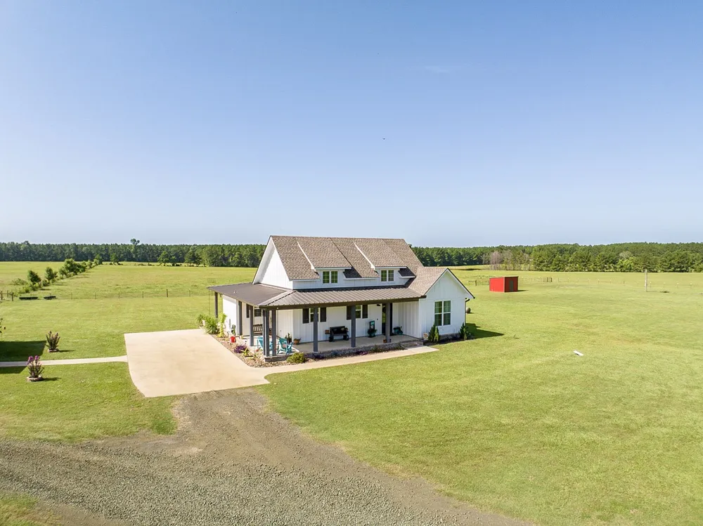 224 James King Road Zavalla, TX 75980