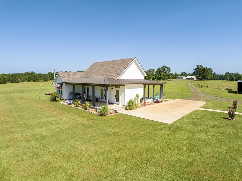 224 James King Road Zavalla, TX 75980