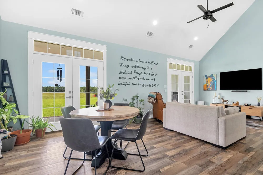 224 James King Road Zavalla, TX 75980