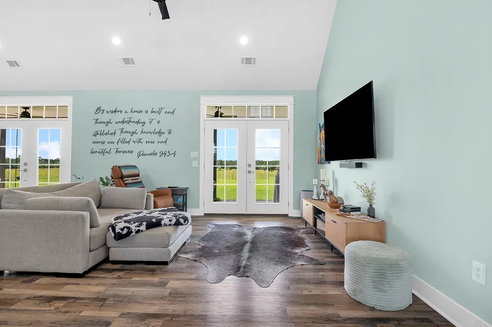224 James King Road Zavalla, TX 75980