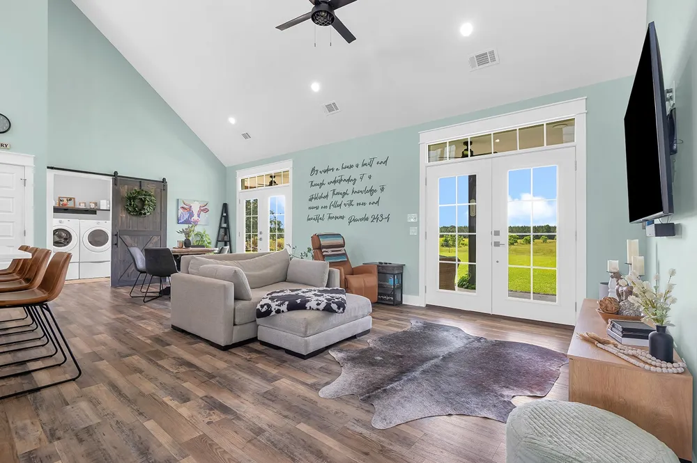 224 James King Road Zavalla, TX 75980