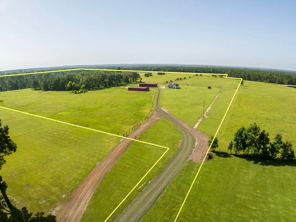 224 James King Road Zavalla, TX 75980