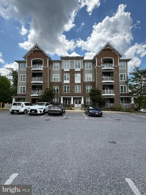 17 CLAY LODGE LANE #404
