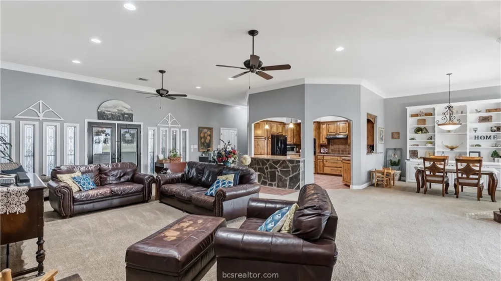 135 Apache Drive Franklin, TX 77856