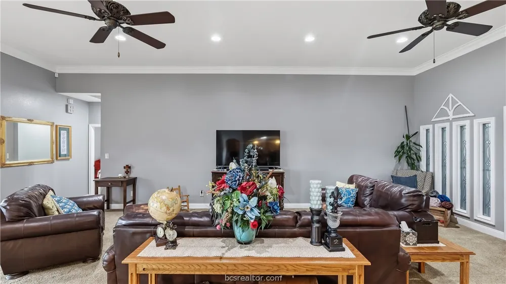 135 Apache Drive Franklin, TX 77856