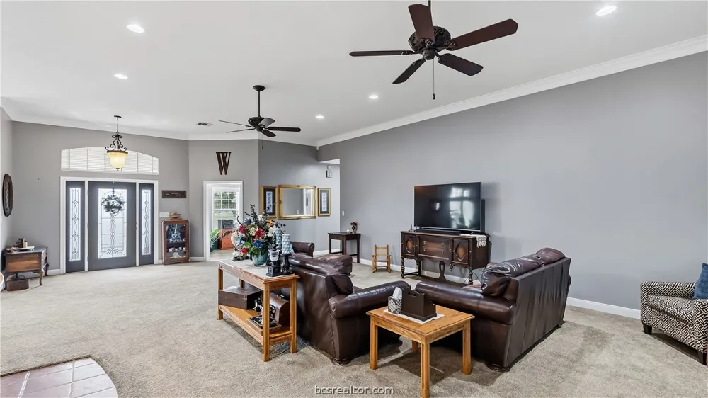 135 Apache Drive Franklin, TX 77856