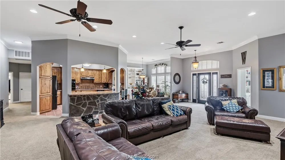 135 Apache Drive Franklin, TX 77856